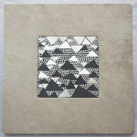 Marmo e Mosaico: Mrmr con base in breccia